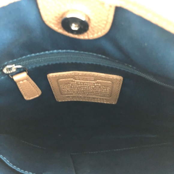 [Coach] METALLIC ROSE GOLD SHOULDER BAG - Picture 6 of 6